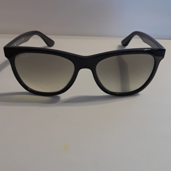 Ray-Ban 4184 - Picture 2 of 6